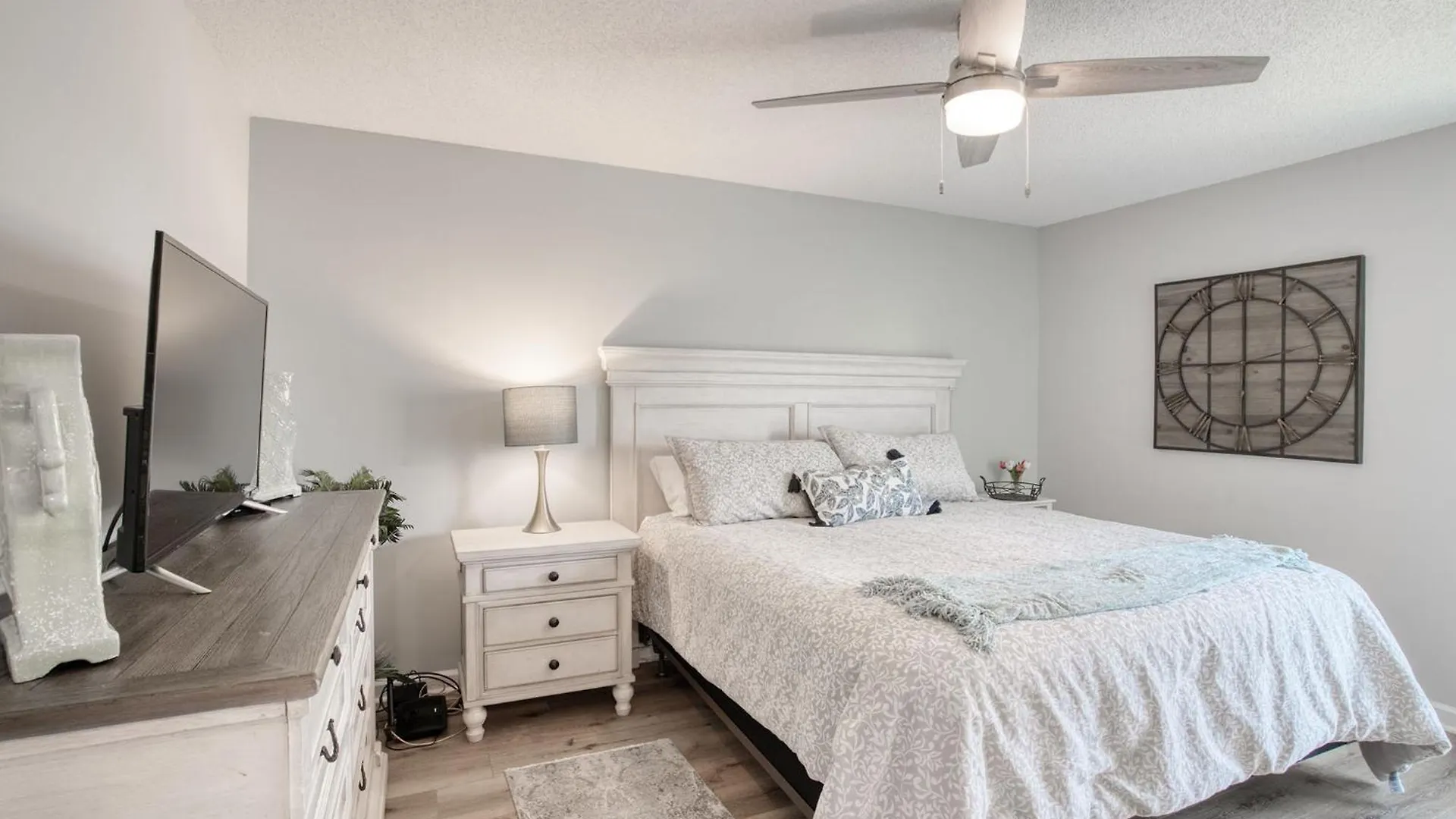 Horizon South 27C - Minutes From The Ocean Community Pool Apartment Panama City Beach United States